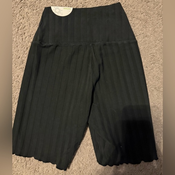 Small Offline By Aerie Black Hi Rise Ribbed Shorts NWT - Picture 3 of 4